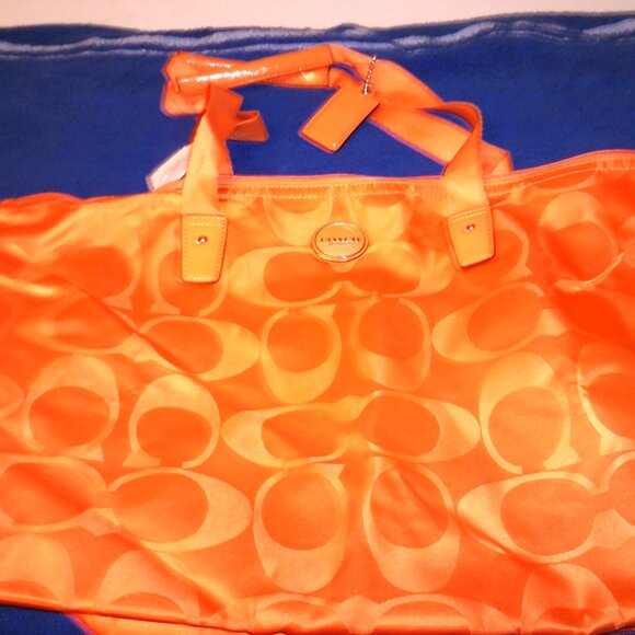 New Orange Coach Getaway Signature Nylon Packable Weekender Tote - Picture 7 of 8